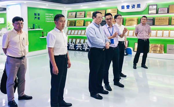 杭州市副市長王宏一行蒞臨性爱视频在线观看麻豆調研 杭州市副市長王宏一行蒞臨性爱视频在线观看麻豆調研