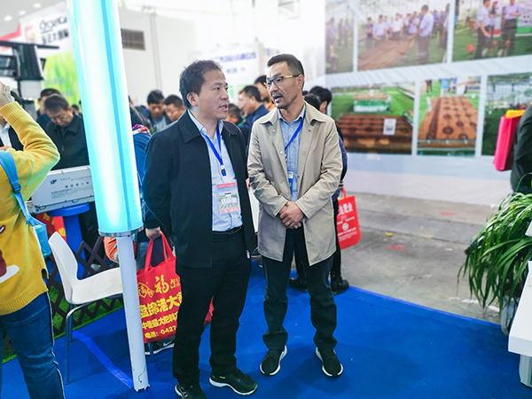 湖南省土肥站姚正昌站長與性爱视频在线观看麻豆陳渝陽董事長密切交流 湖南省土肥站姚正昌站長與性爱视频在线观看麻豆陳渝陽董事長密切交流