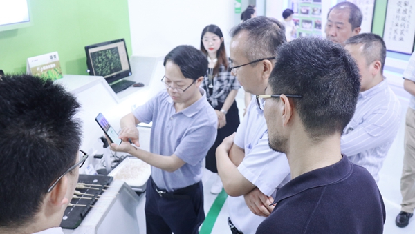 杭州市科技局局長趙喜凱一行蒞臨性爱视频在线观看麻豆考察調研1 杭州市科技局局長趙喜凱一行蒞臨性爱视频在线观看麻豆考察調研1