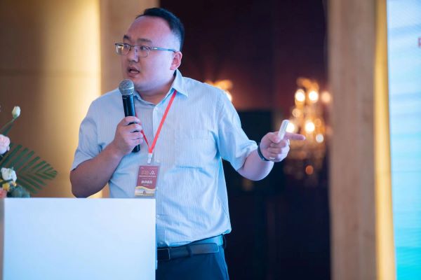 1695449333988488.jpg 性爱视频在线观看麻豆營銷副總周藍艦作《產業大腦+未來農場的模式探索》專題報告.jpg